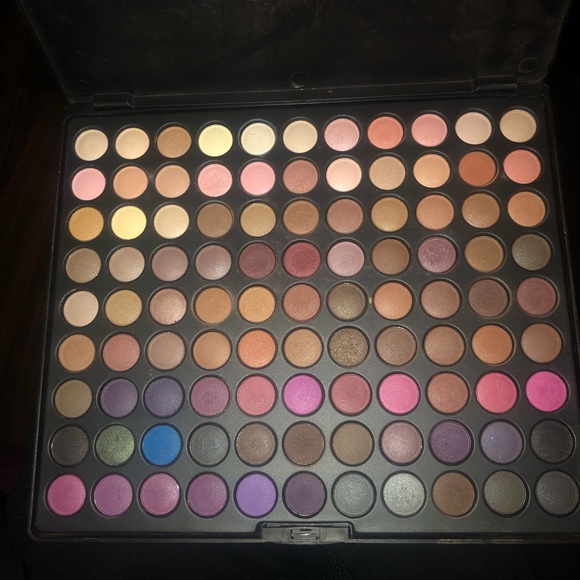 Urban Luxe 99 color eyeshadow palette - Picture 1 of 2